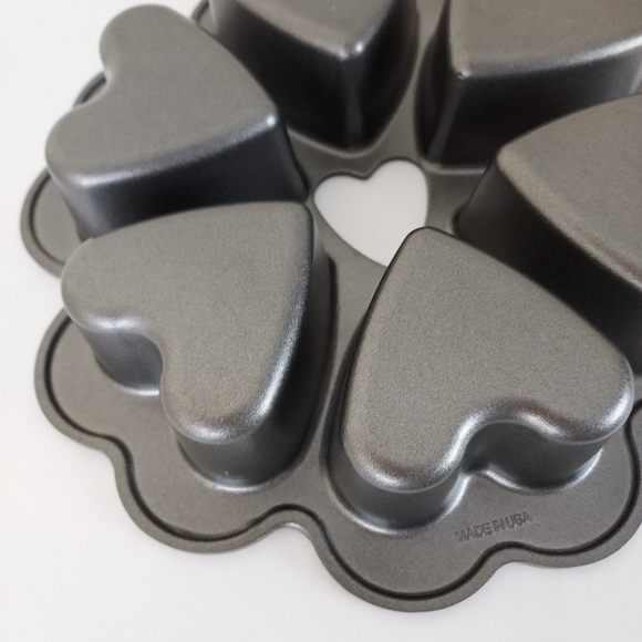 Nordic Ware Heart Shaped Valentine Cake Biscuit Corn bread Dark gray Pan - Picture 11 of 15